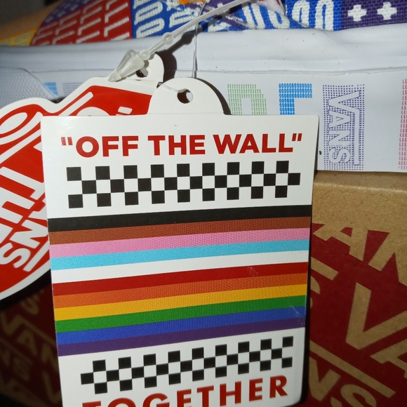 Vans Classic Slip On Pride sz 6.0 Men 7.5 Woman - Picture 11 of 12